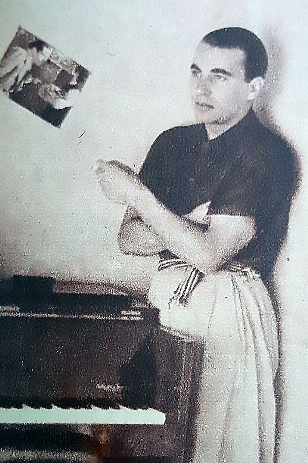Lucio Demare with his piano.