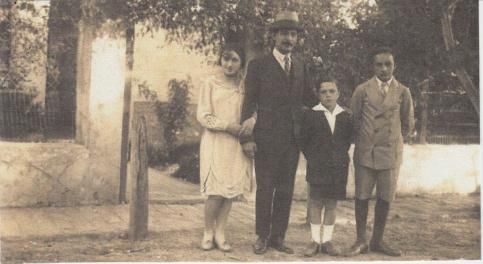 Agustín Bardi con su familia | Historia del Tango