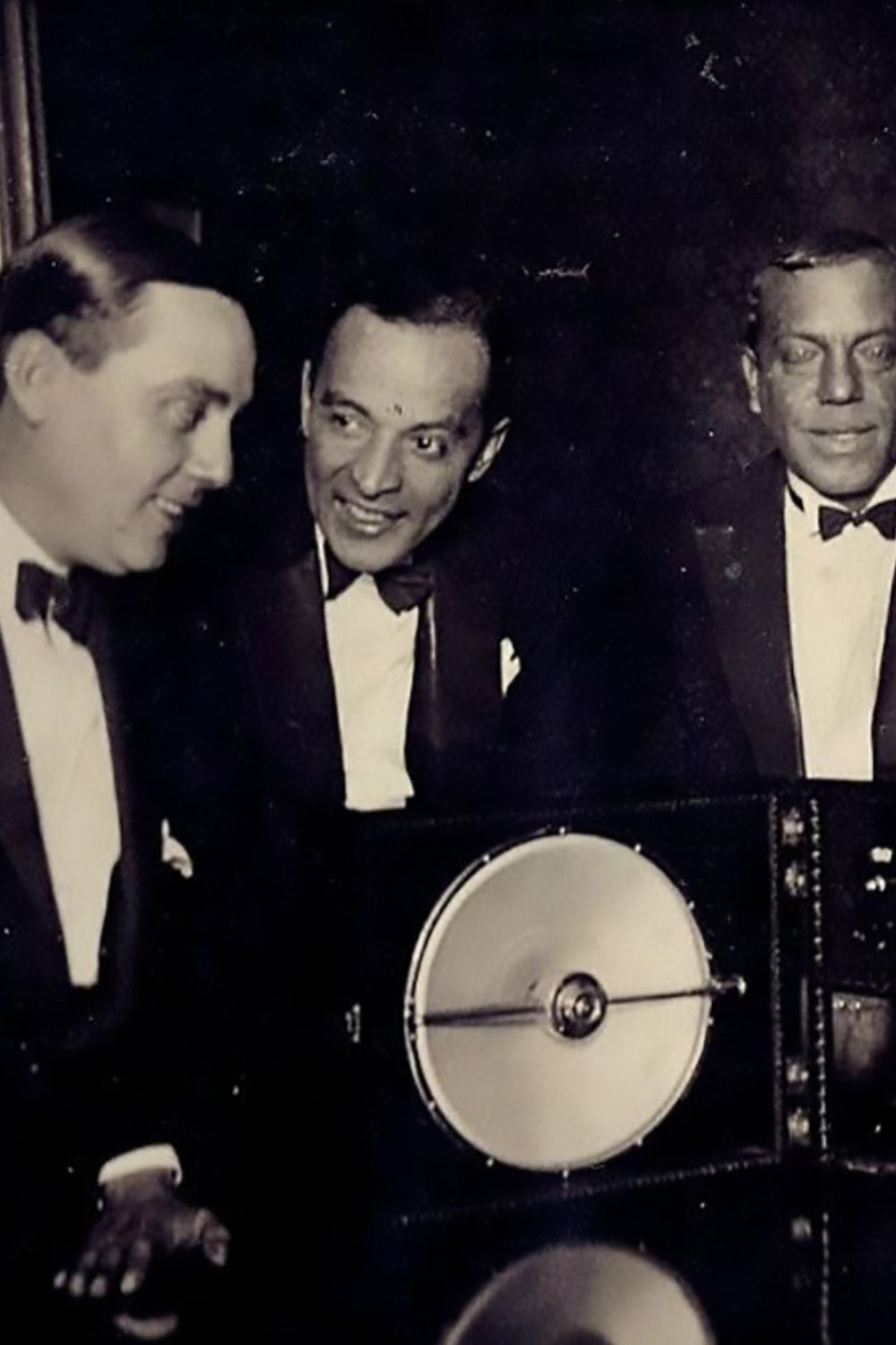 Guillermo Barbieri con Carlos Gardel y otros músicos de nuestro Tango.