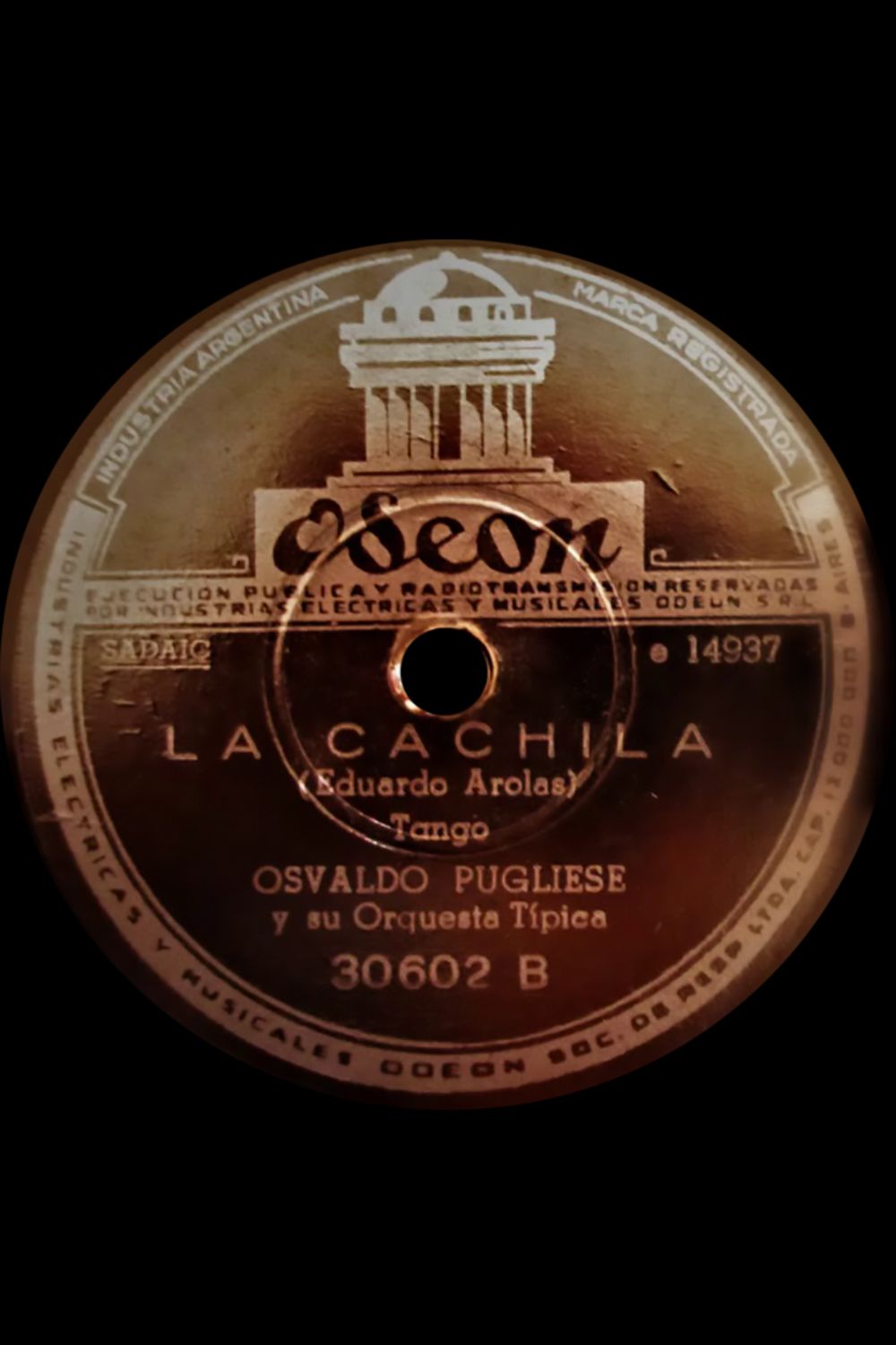 "La cachila", tango de Eduardo Arolas por la orquesta de Osvaldo Pugliese, disco vinilo.
