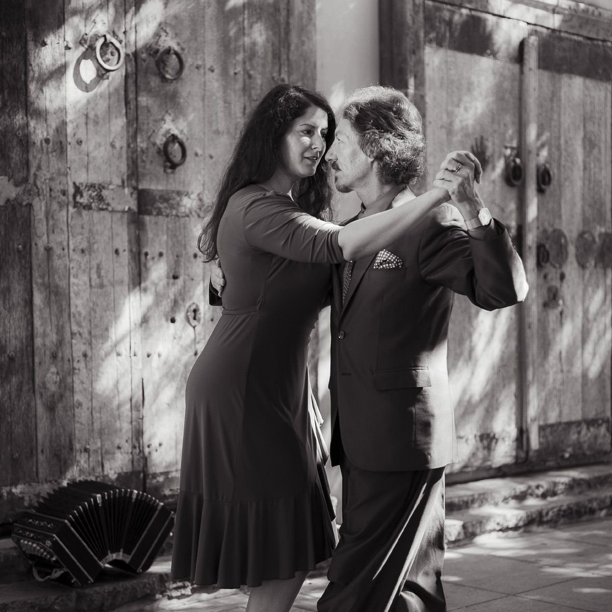 Dancing argentine tango Marcelo Solis and Mimi black and white