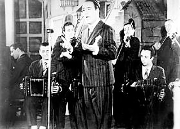 "Que me quiten lo bailao" por Ricardo Tanturi y su Orquesta Típica, canta Alberto Castillo; 1943.