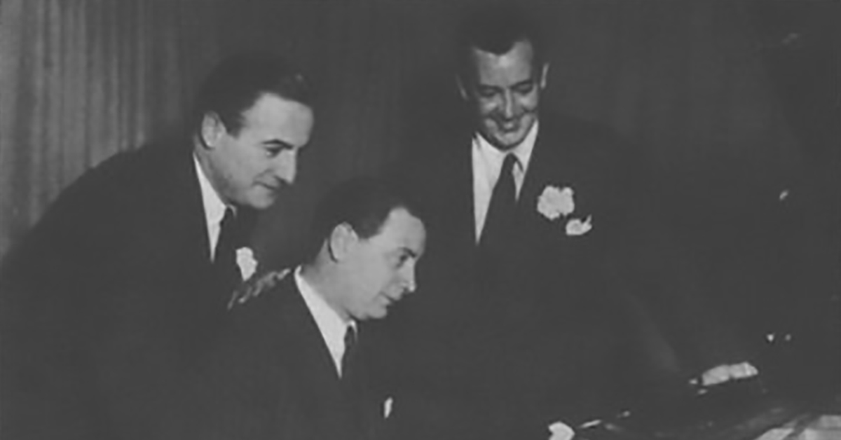 "Remolino" por Alfredo De Angelis y su Orquesta Típica, cantan Carlos Dante y Julio Martel; 1946.