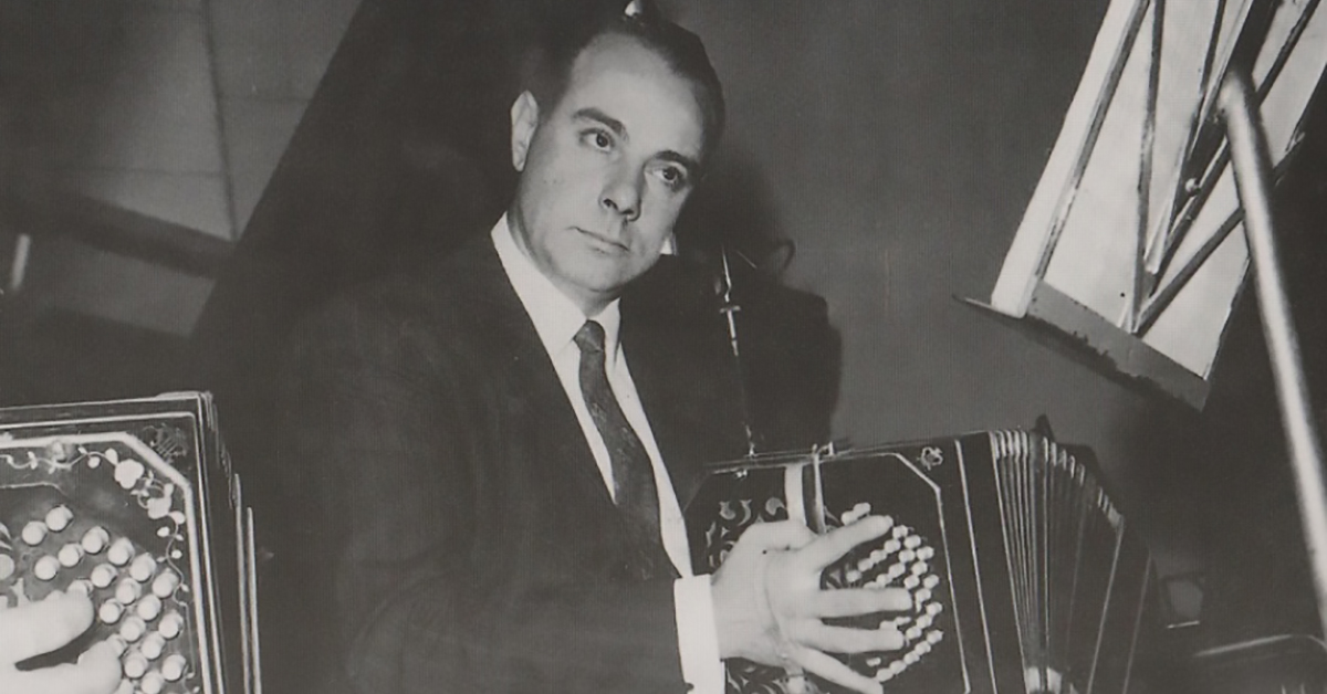 "Corazón no le hagas caso" por Miguel Caló y su Orquesta Típica, canta Raúl Berón; 1942.