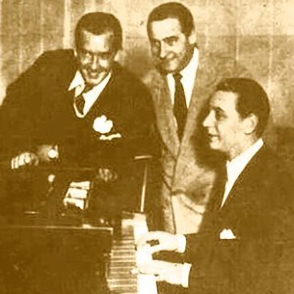 "Pobre flor (Primera ilusión)" por Alfredo De Angelis y su Orquesta Típica, cantan Carlos Dante y Julio Martel; 1946.