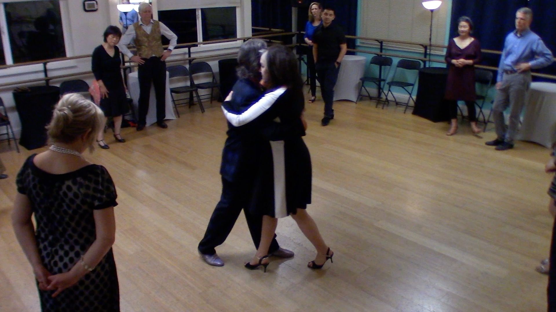 Argentine Tango intermediate class with Suzanne: crossed sytem walk 2