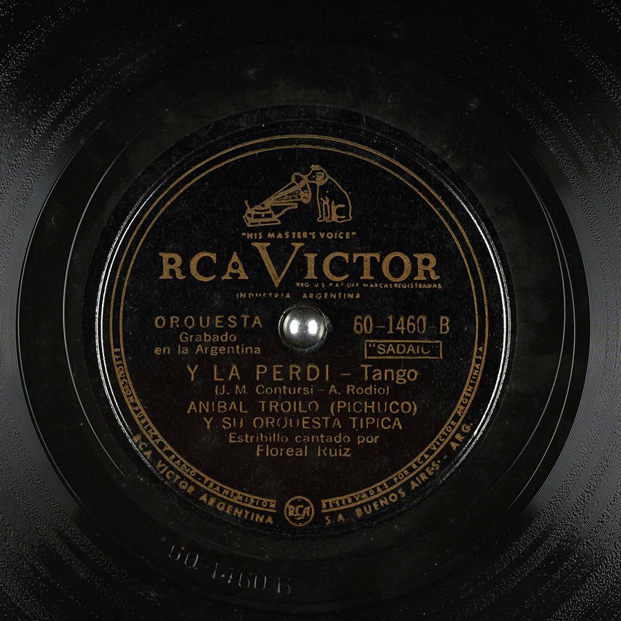 Y la perdí, by Anibal Troilo y su Orquesta Típica with Floreal Ruiz in vocals. Vinyl disc.