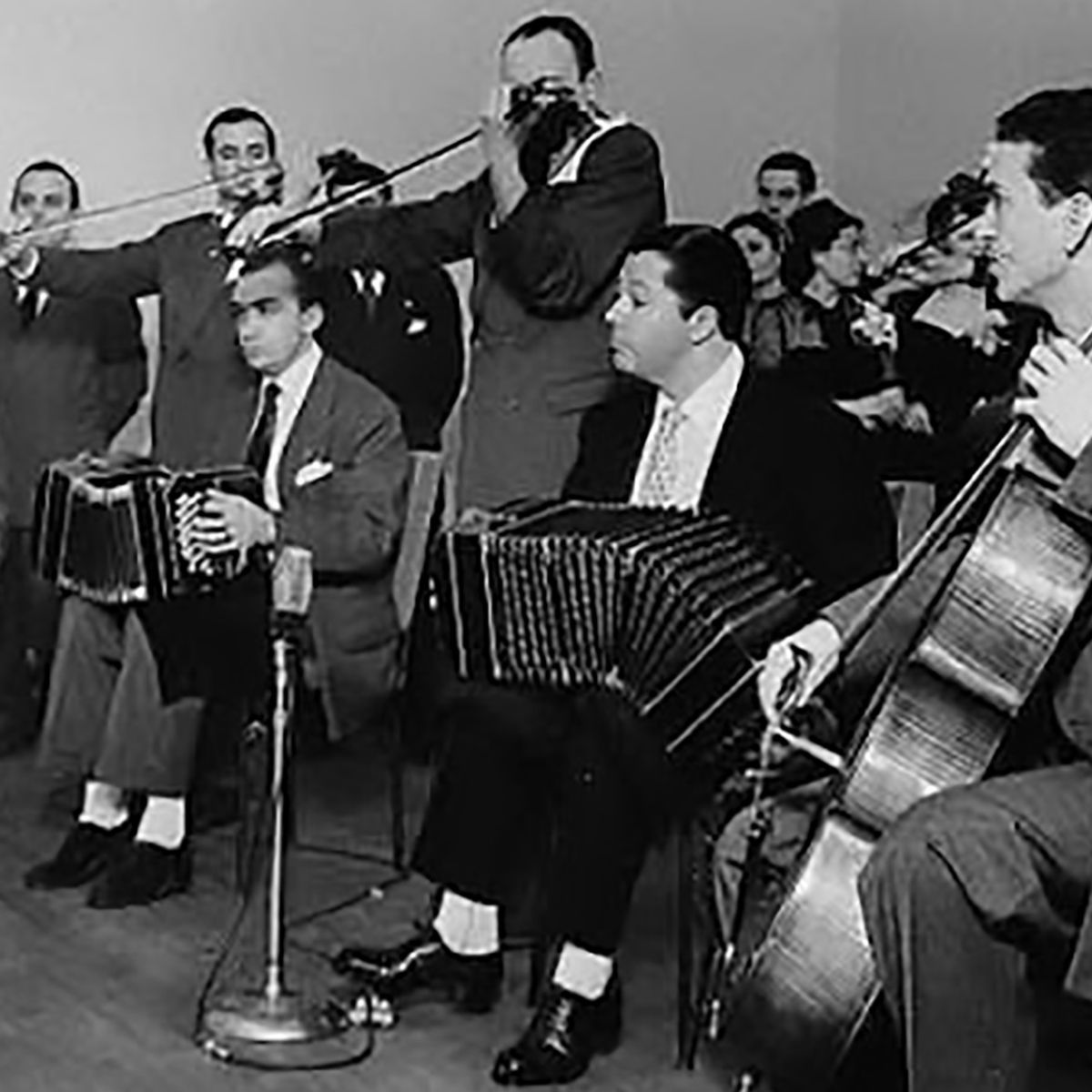 Anibal Troilo y su Orquesta Típica Argentine Tango music.