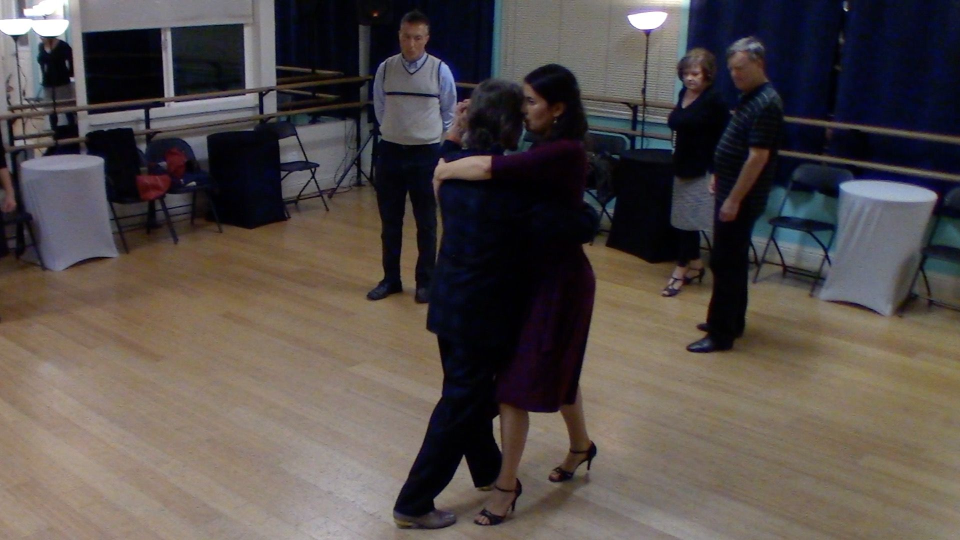Argentine Tango beginner class with Mimi: forward-backward move and walk
