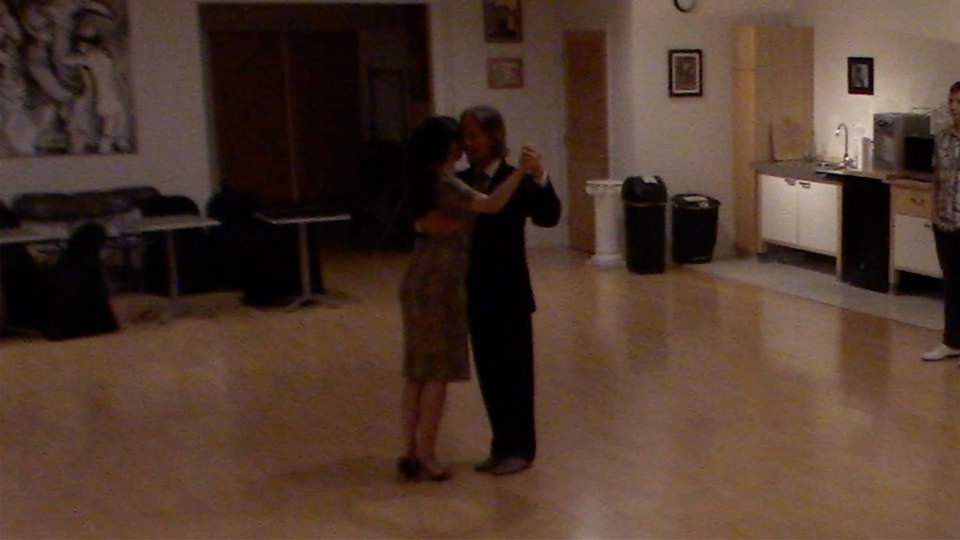 Argentine Tango beginner class with Miranda: crossed system walk backward ocho