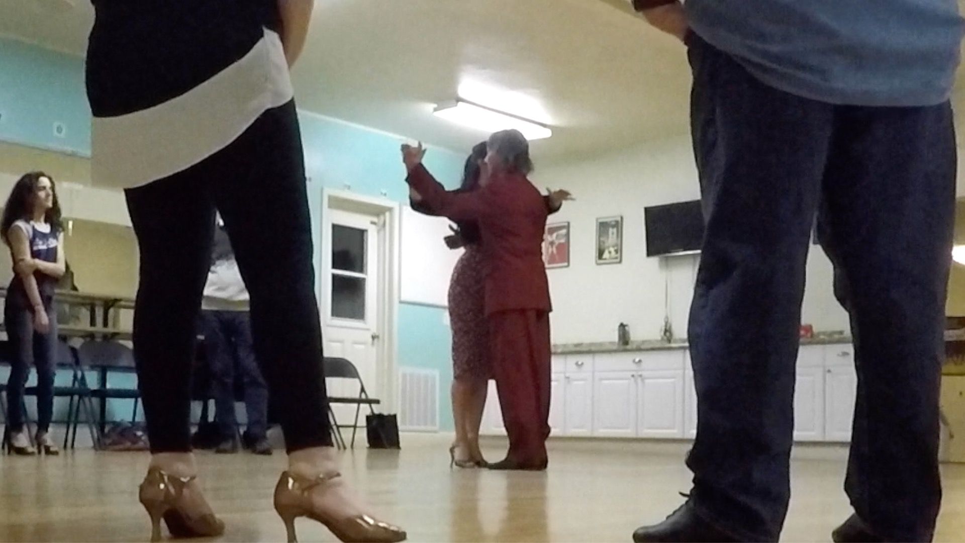 Argentine Tango beginner class with Miranda: walking in Tango