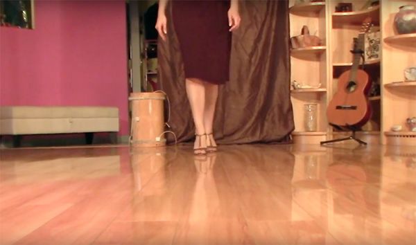 Argentine Tango dance follower's technique 6: Forward/backward move