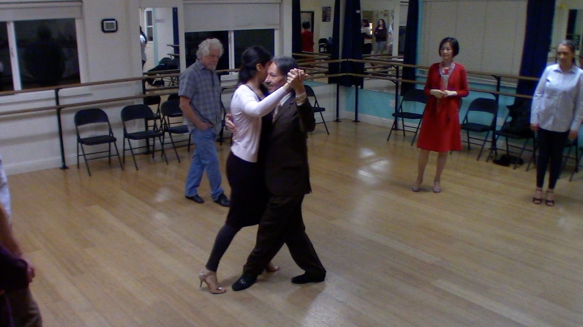 Argentine Tango intermediate class with Mimi: backward ocho variation 2