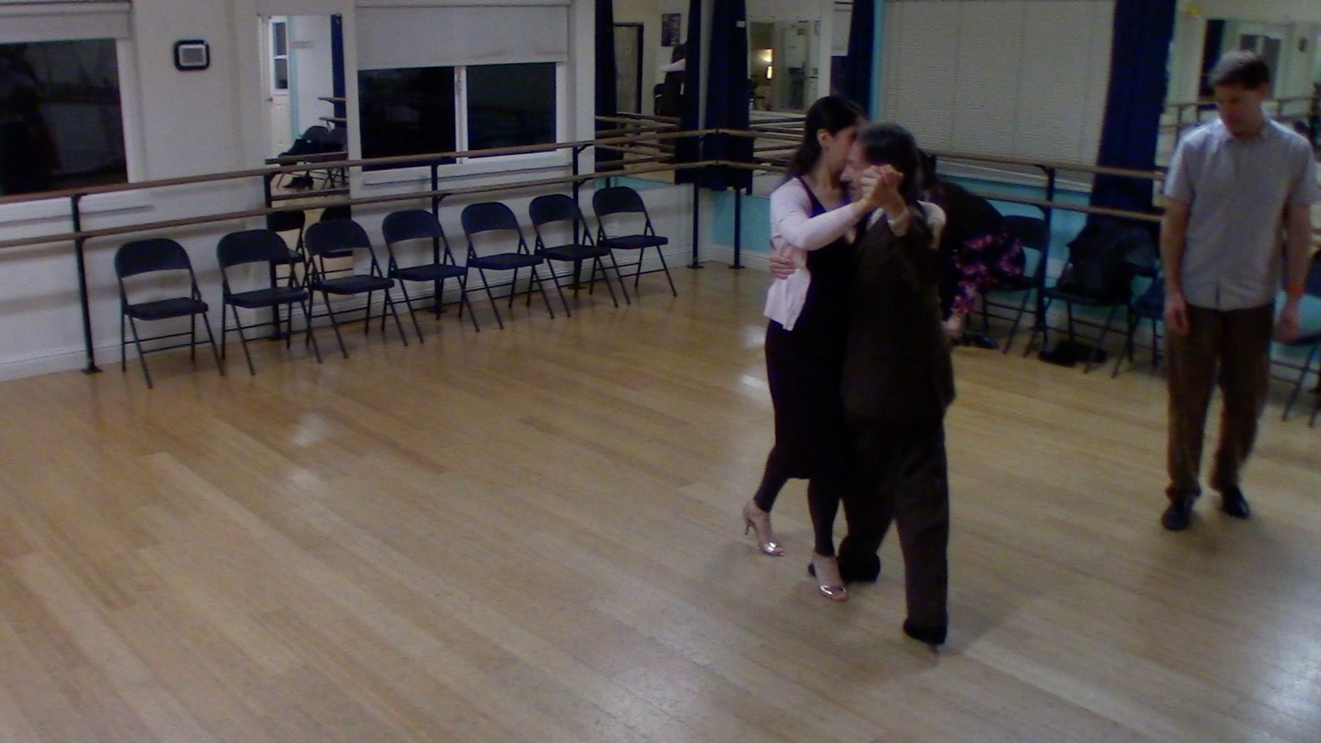 Argentine Tango intermediate class with Mimi: backward ocho variation 3