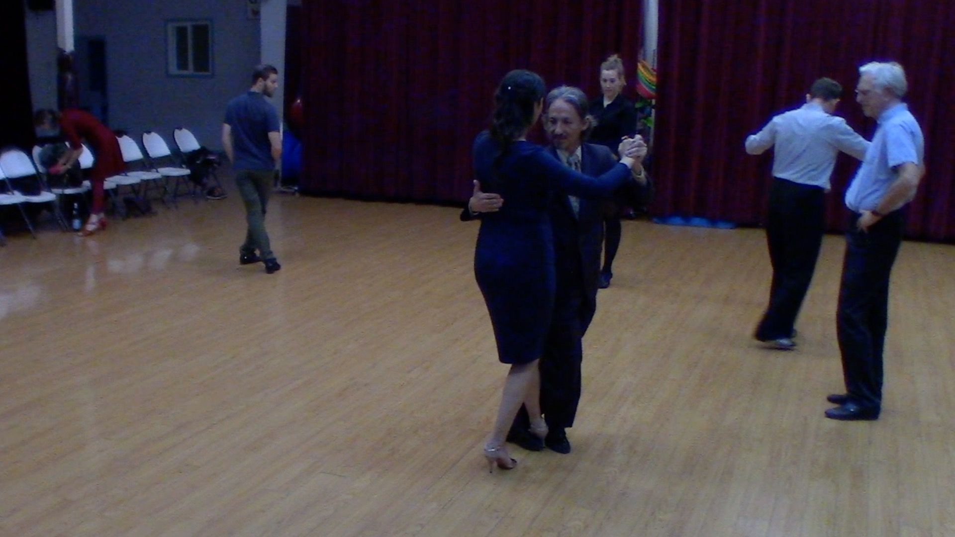 Argentine Tango intermediate class with Mimi: barridas variation