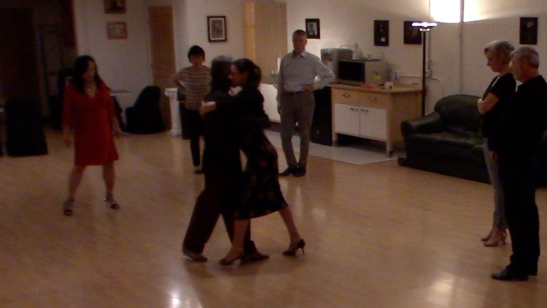 Argentine Tango intermediate class with Miranda: change of system