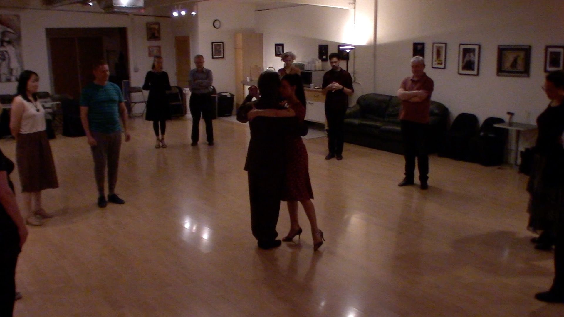 Argentine Tango intermediate class with Miranda: forward-backward move, pause and forward ochos - follower's details