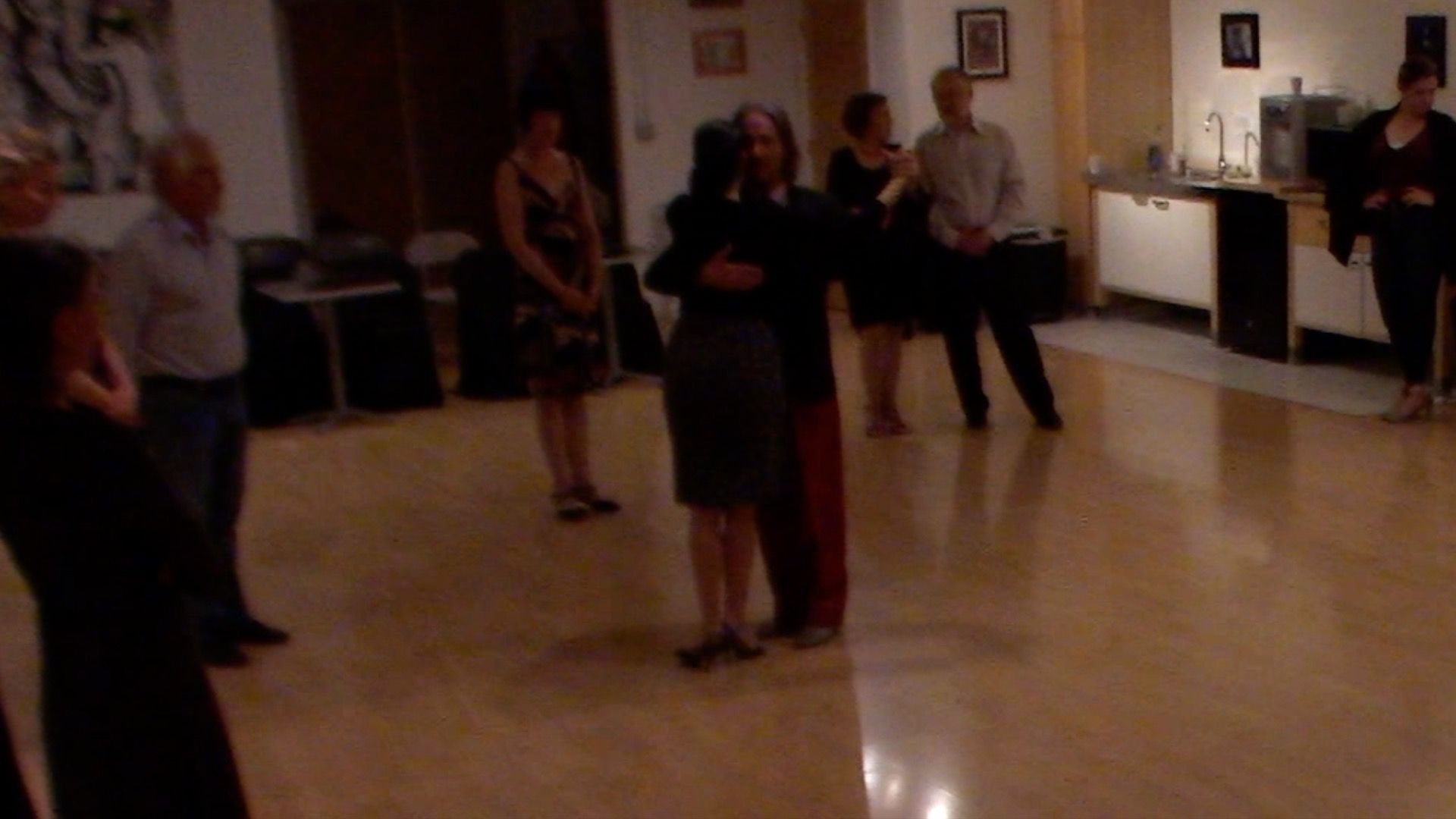 Argentine Tango intermediate class with Miranda: pause in 3