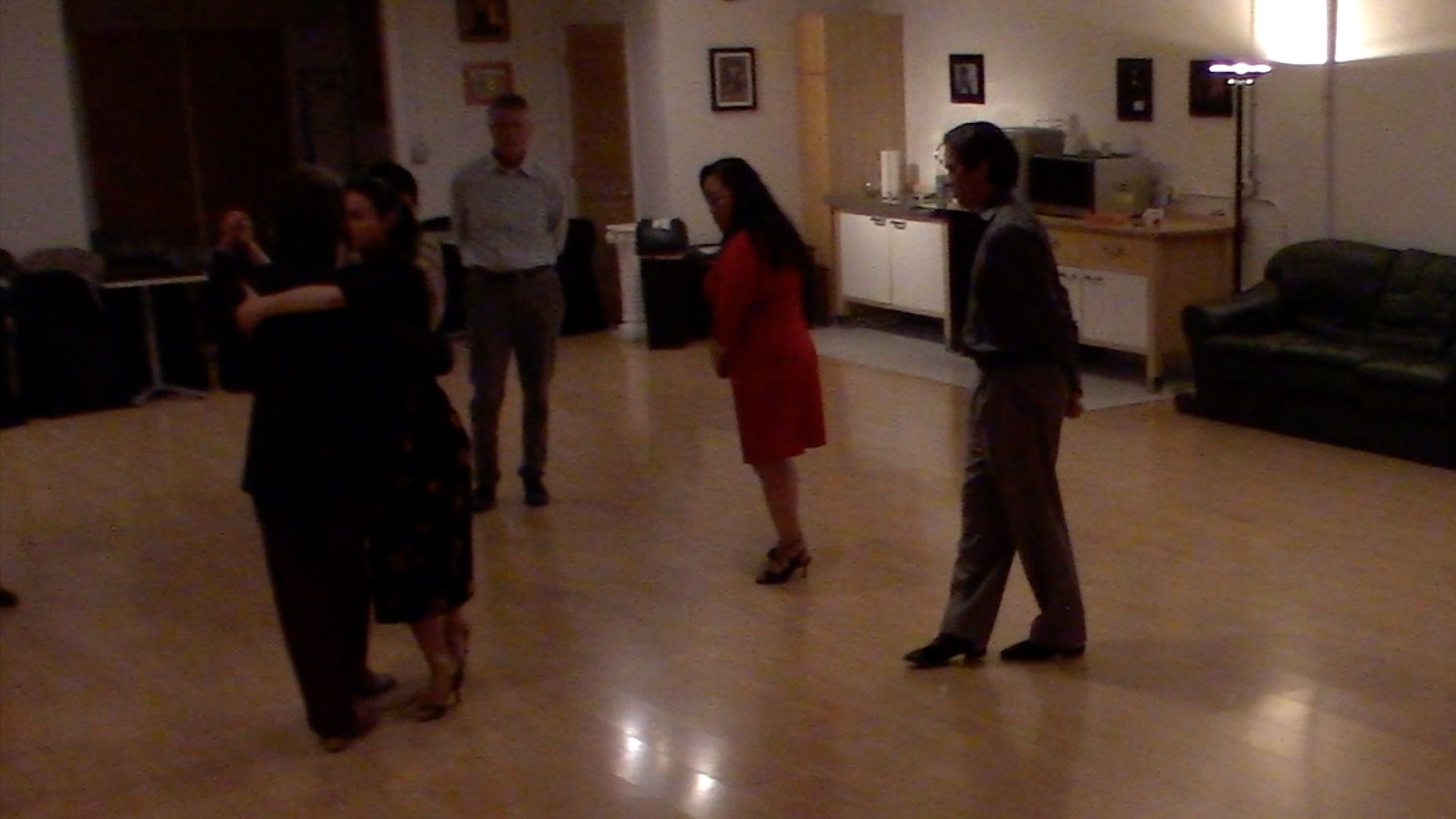 Argentine Tango intermediate class with Miranda: walking