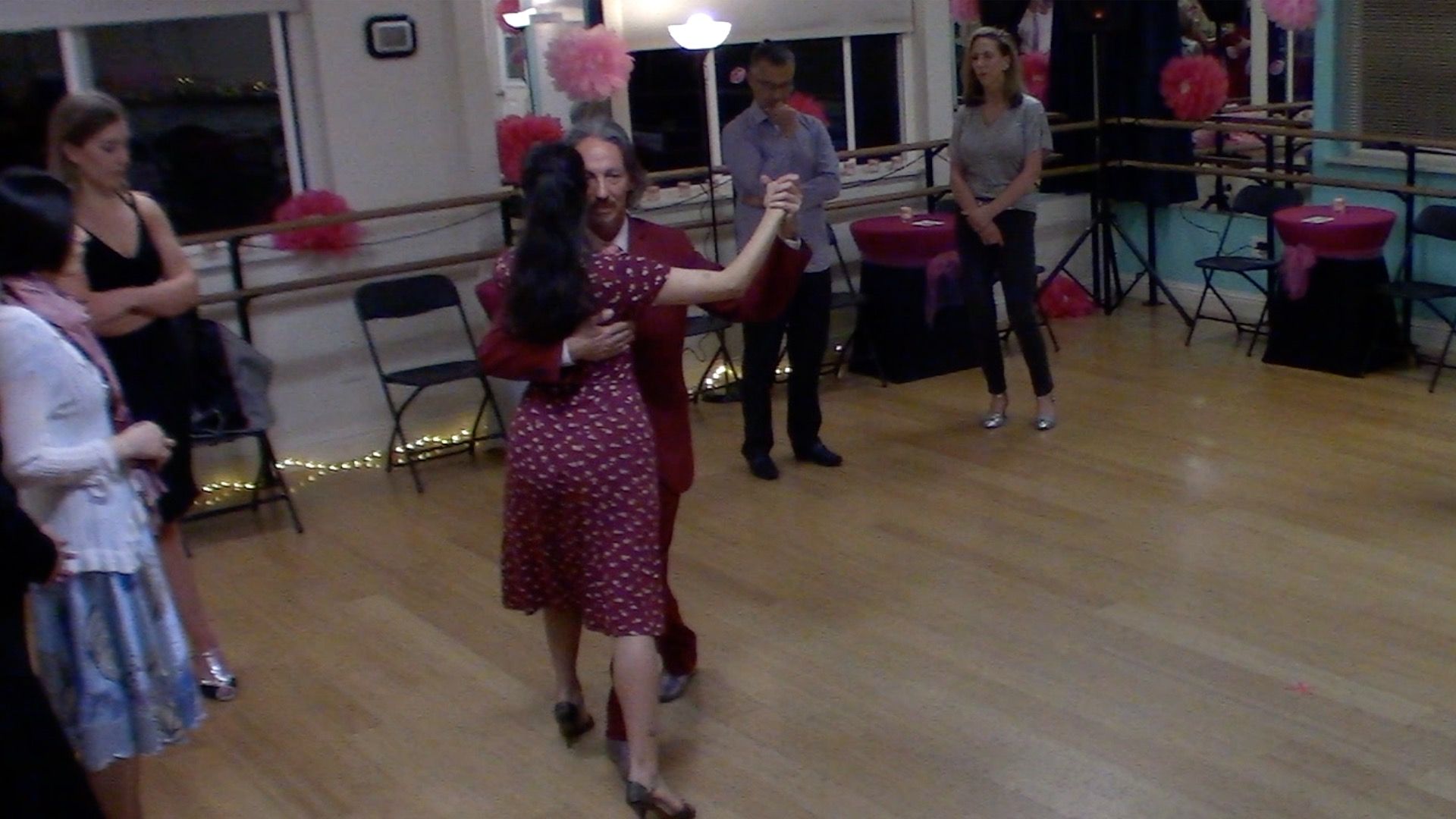 Argentine Tango intermediate class with Miranda: walking in parallel and crossed systems