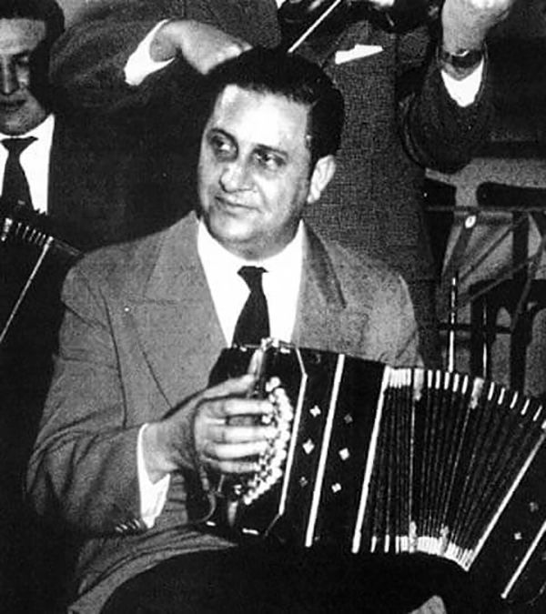 Domingo Federico playing bandoneon.