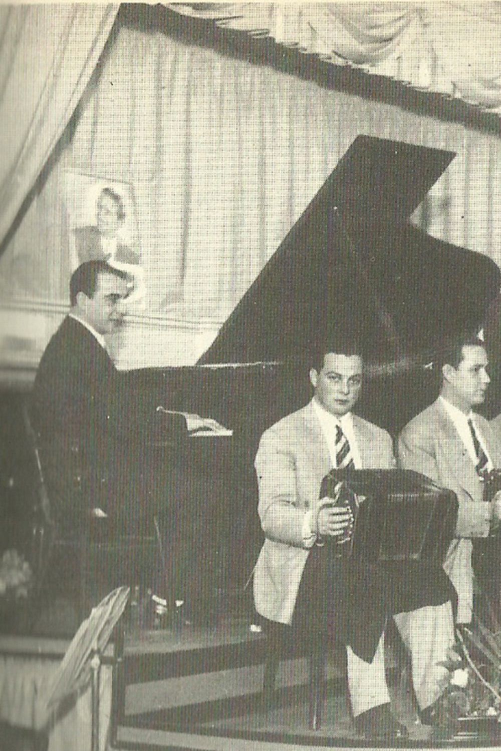 Lucio Demare y su Orquesta Típica. Argentine Tango music.