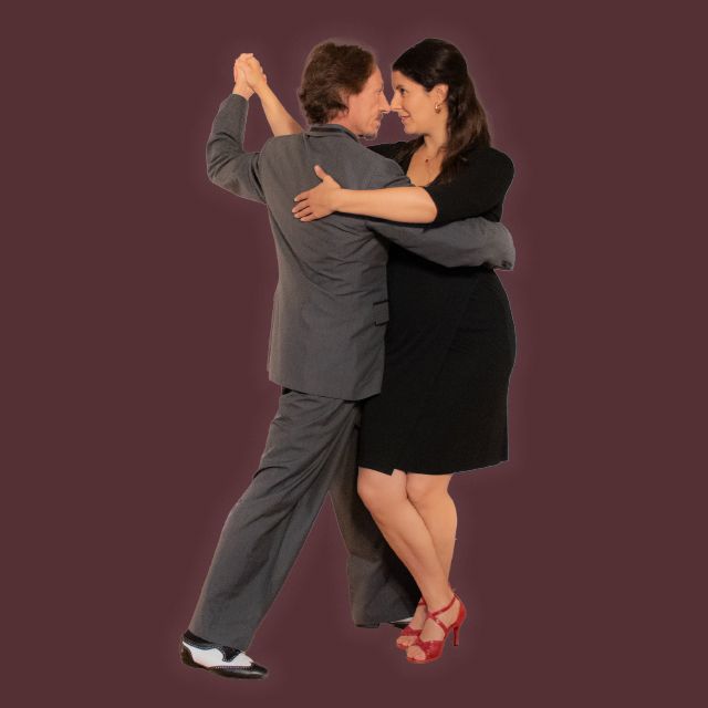 Marcelo Solis dancing Argentine Tango with Mimi at our virtual intermediate class.