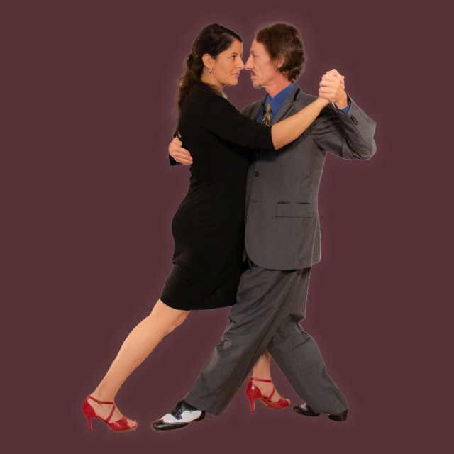 Marcelo Solis dancing Argentine Tango with Mimi at our virtual class.