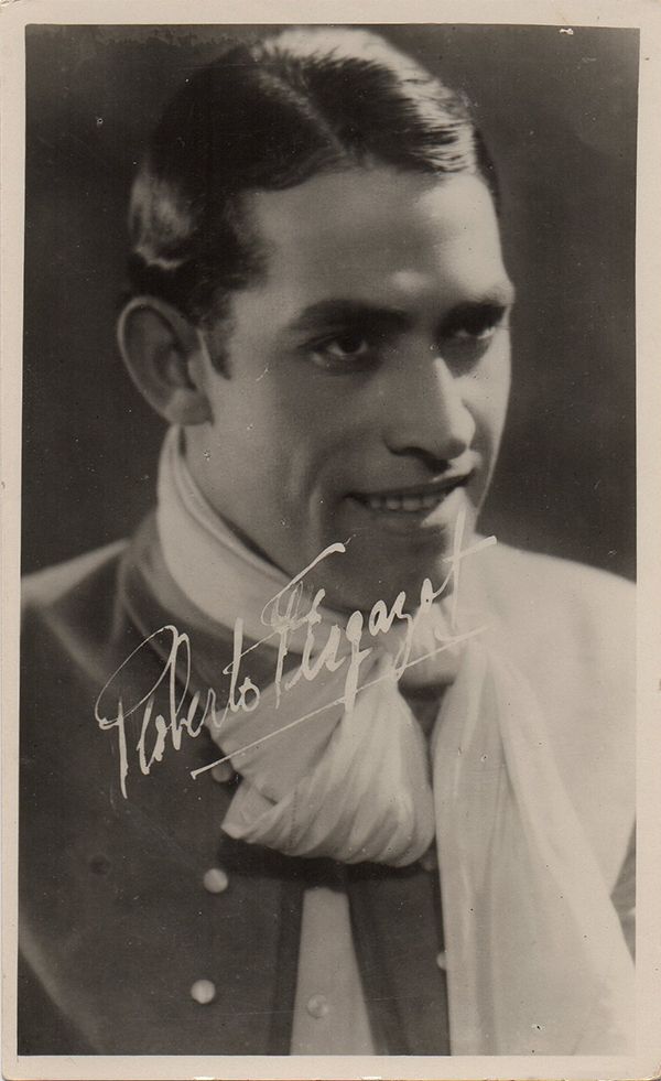 Roberto Fugazot, Argentine Tango singer, guitar player, composer and actor.