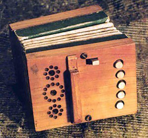 Concertina Uhling, antecesor of bandoneon, the main instrument of Argentine Tango.