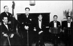 Cayetano Puglisi y su Sexteto. Argentine music at Escuela de Tango de Buenos Aires.