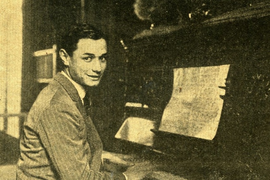 "Sobre el pucho" by Juan D'Arienzo y su Orquesta Típica with Héctor Mauré in vocals, 1941.