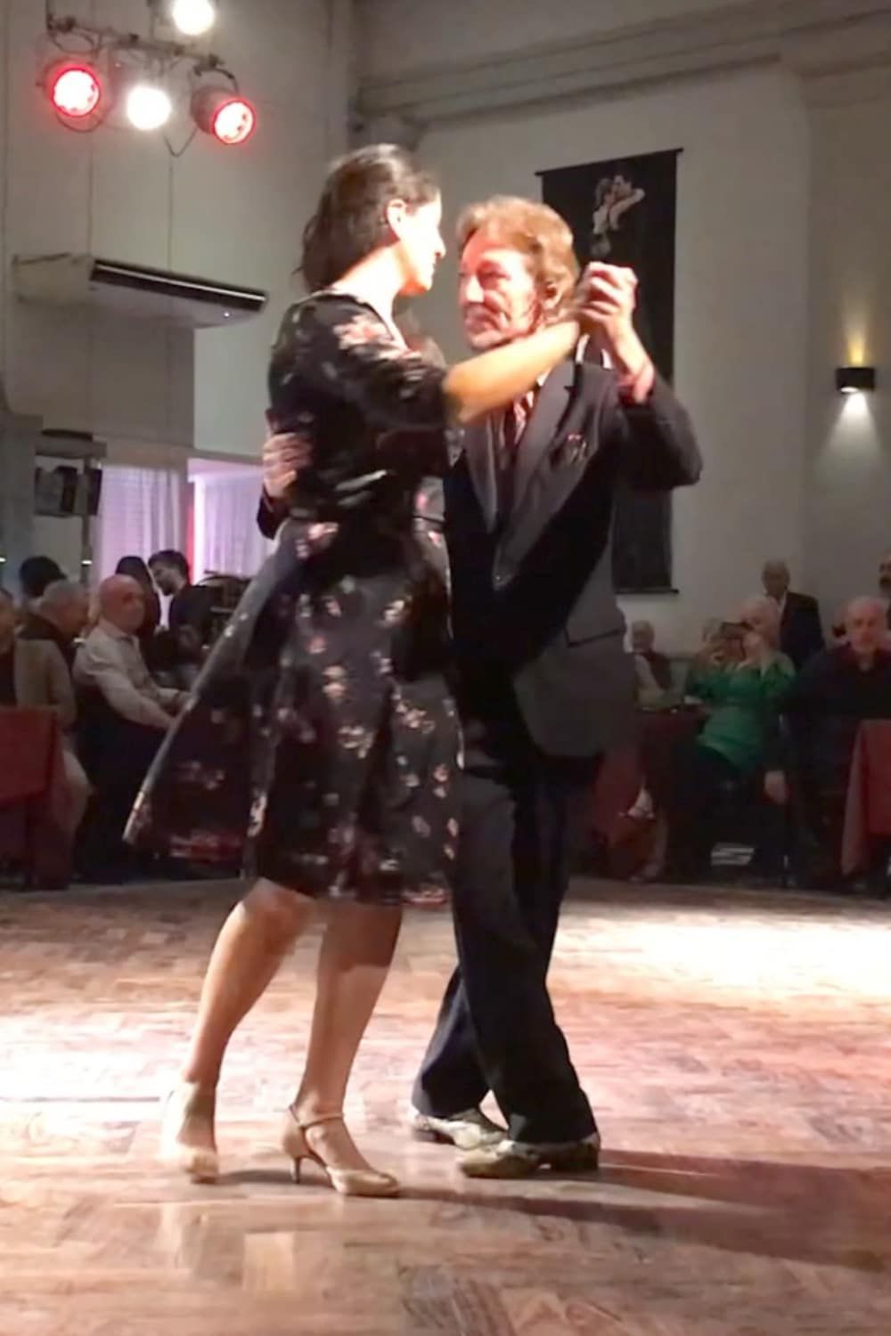 Argentine Tango dance classes with Marcelo Solis at Escuela de tango de Buenos Aires.